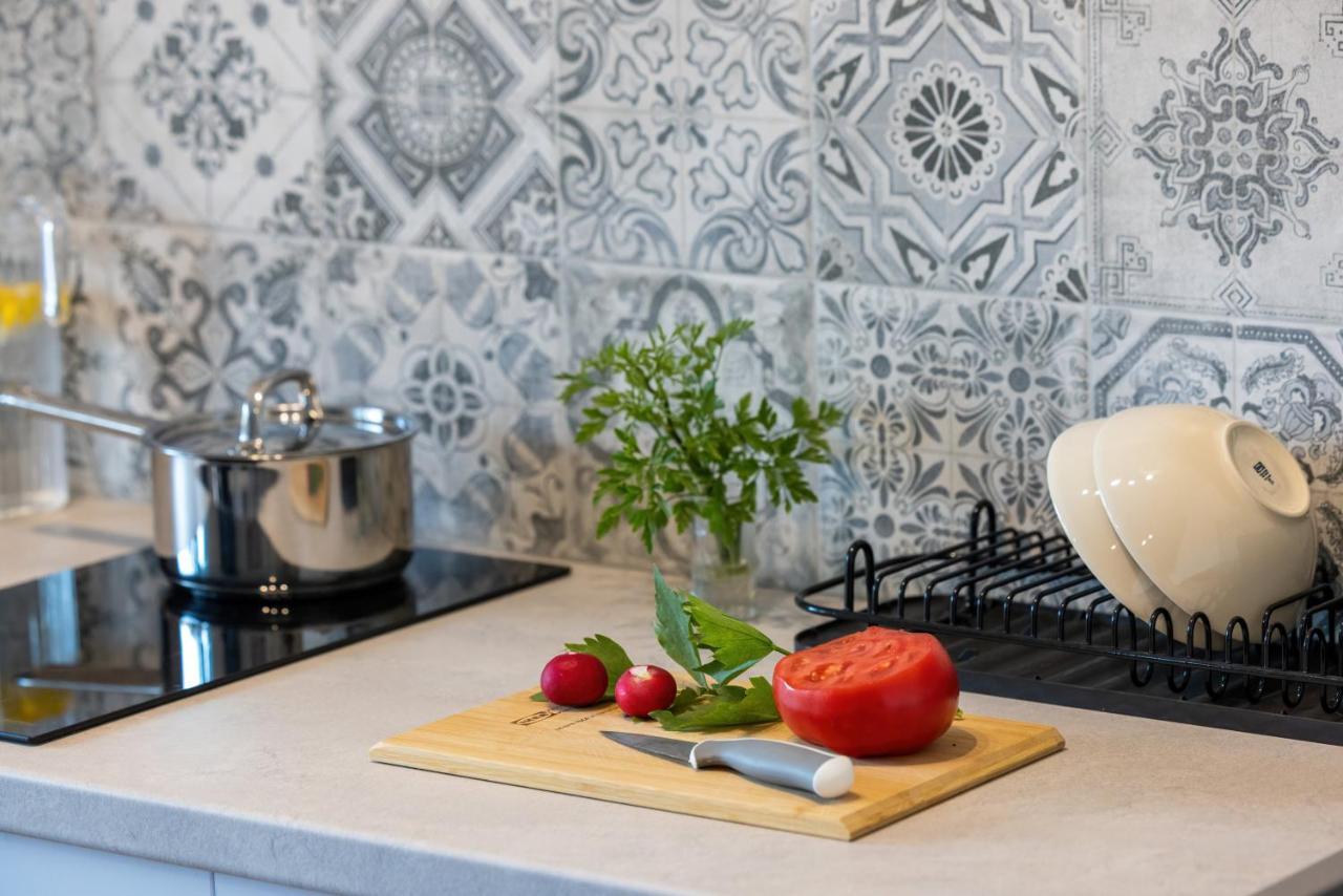 Apartment Seaside Escape By Renters